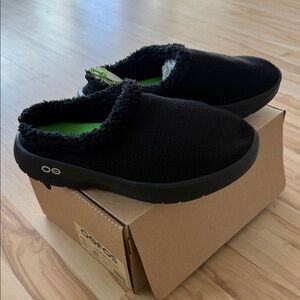 OOFOS Men’s Black Slippers